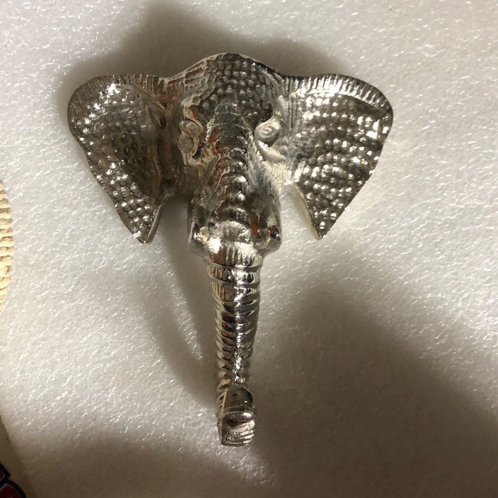 Elephant trunk key chain holder -silver color